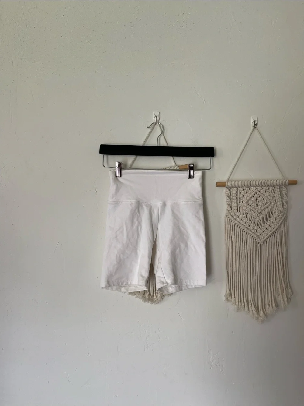 Aritzia TNA white bike shorts - Picture 2 of 6